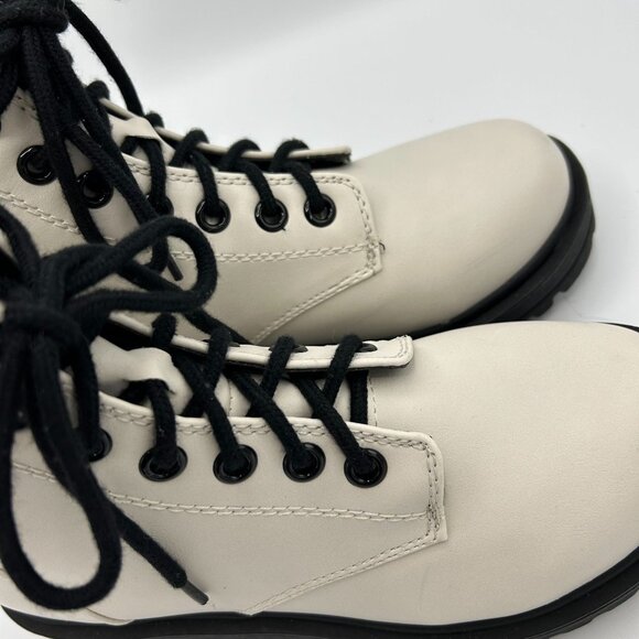 SODA Chunky White Lace-Up Combat Ankle Boots With Black Soles & Laces Size 8.5 - Picture 8 of 9